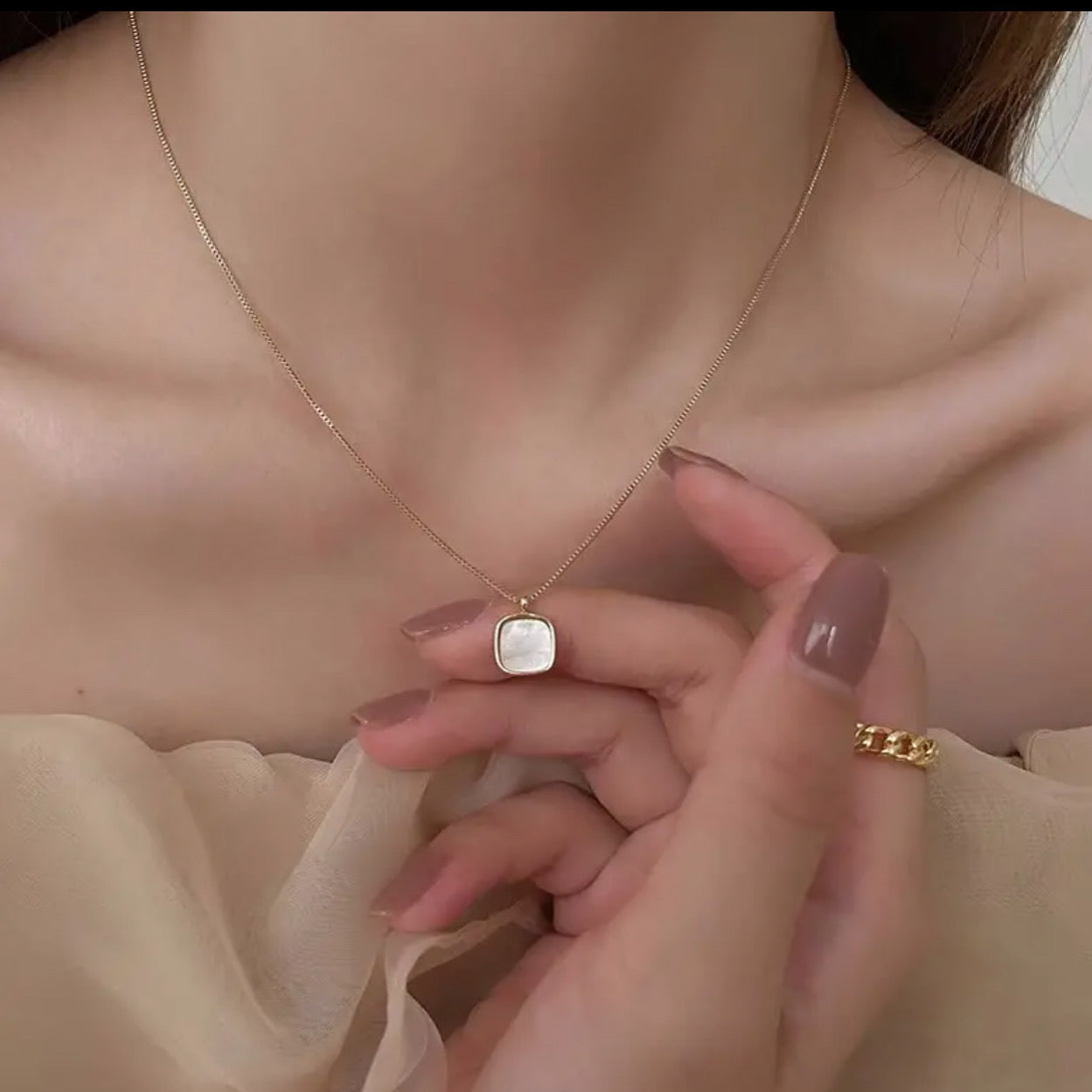 White Pendant Necklace