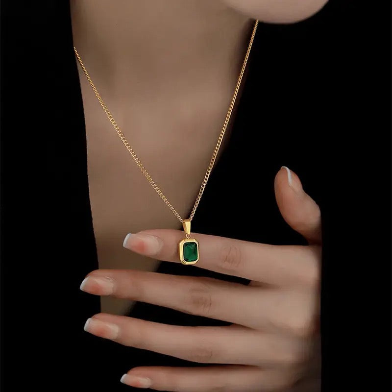 Retro Green Pendant Necklace