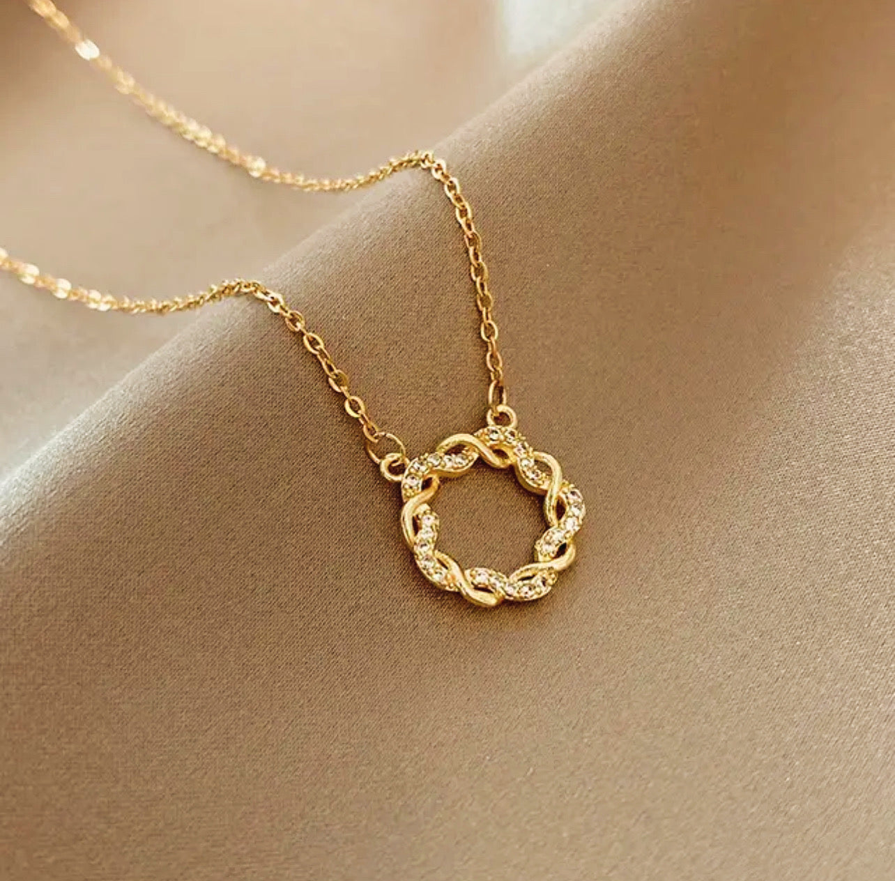 Wreath Necklace